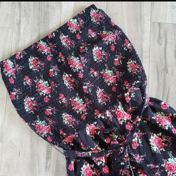 Tube black and red rose printed romper. - Picture 3 of 6